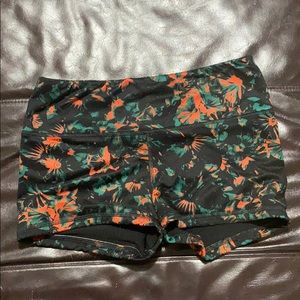 Fleo shorts size L